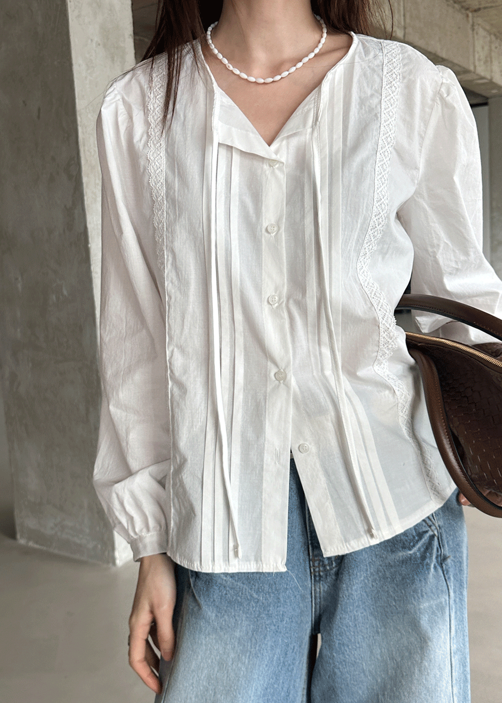 Daily lace blouse