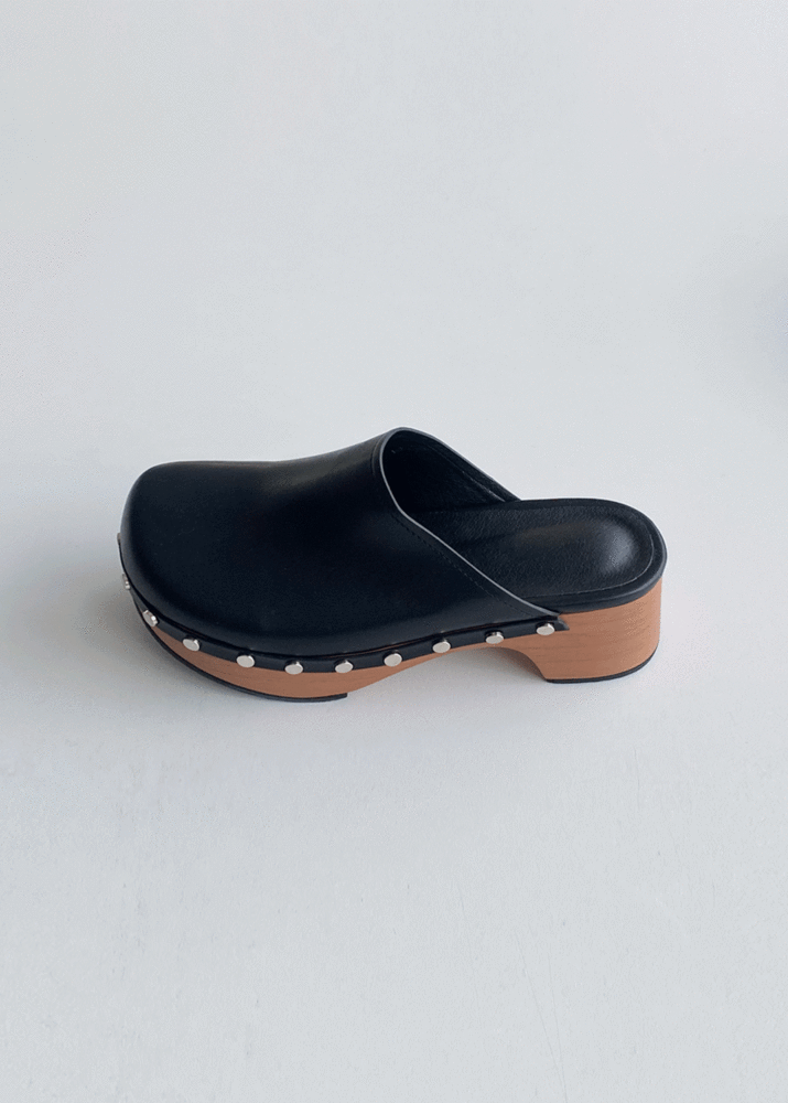 Clog stud platform shoes