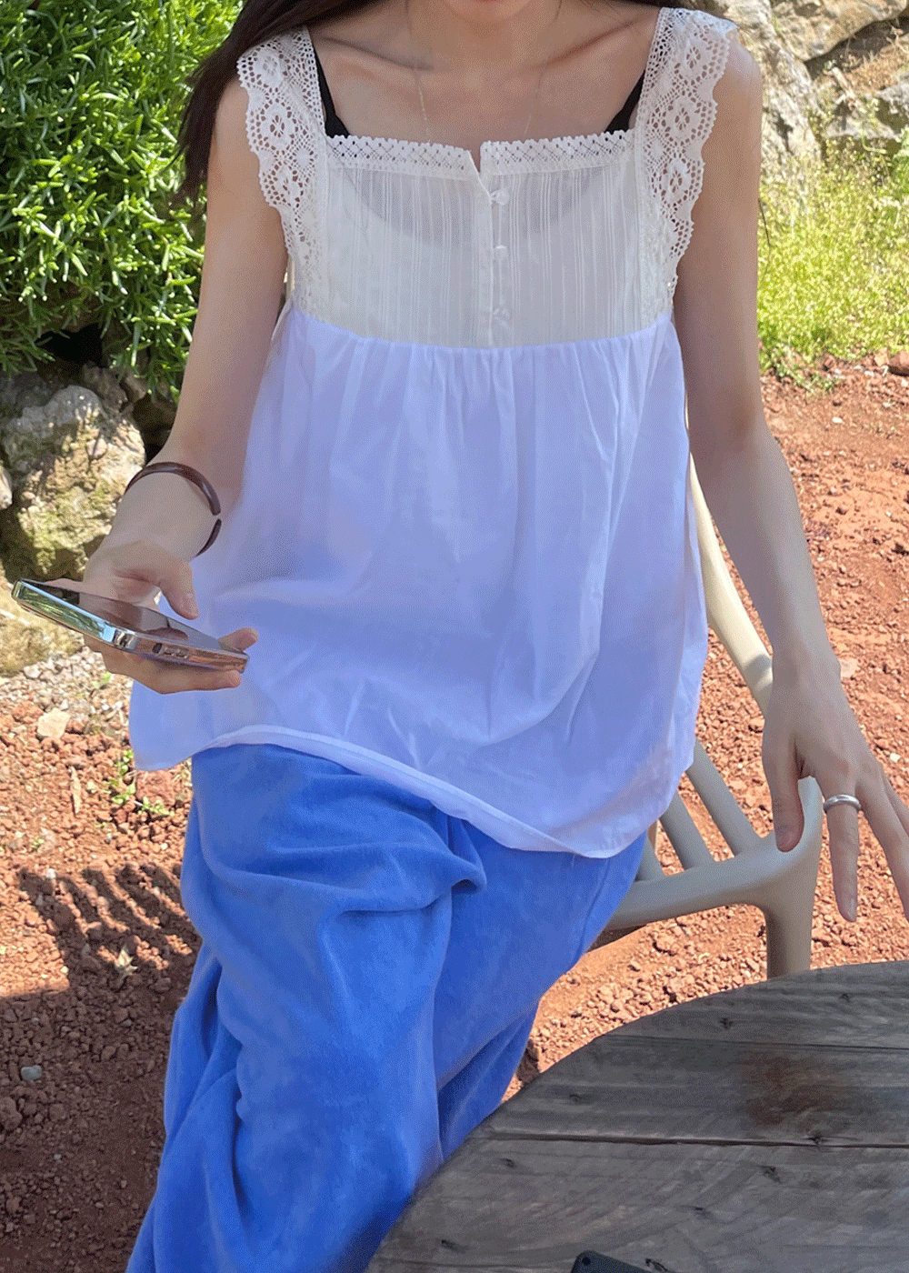 Lace sleeveless