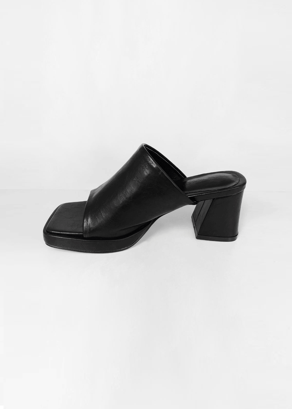 Square heel slipper