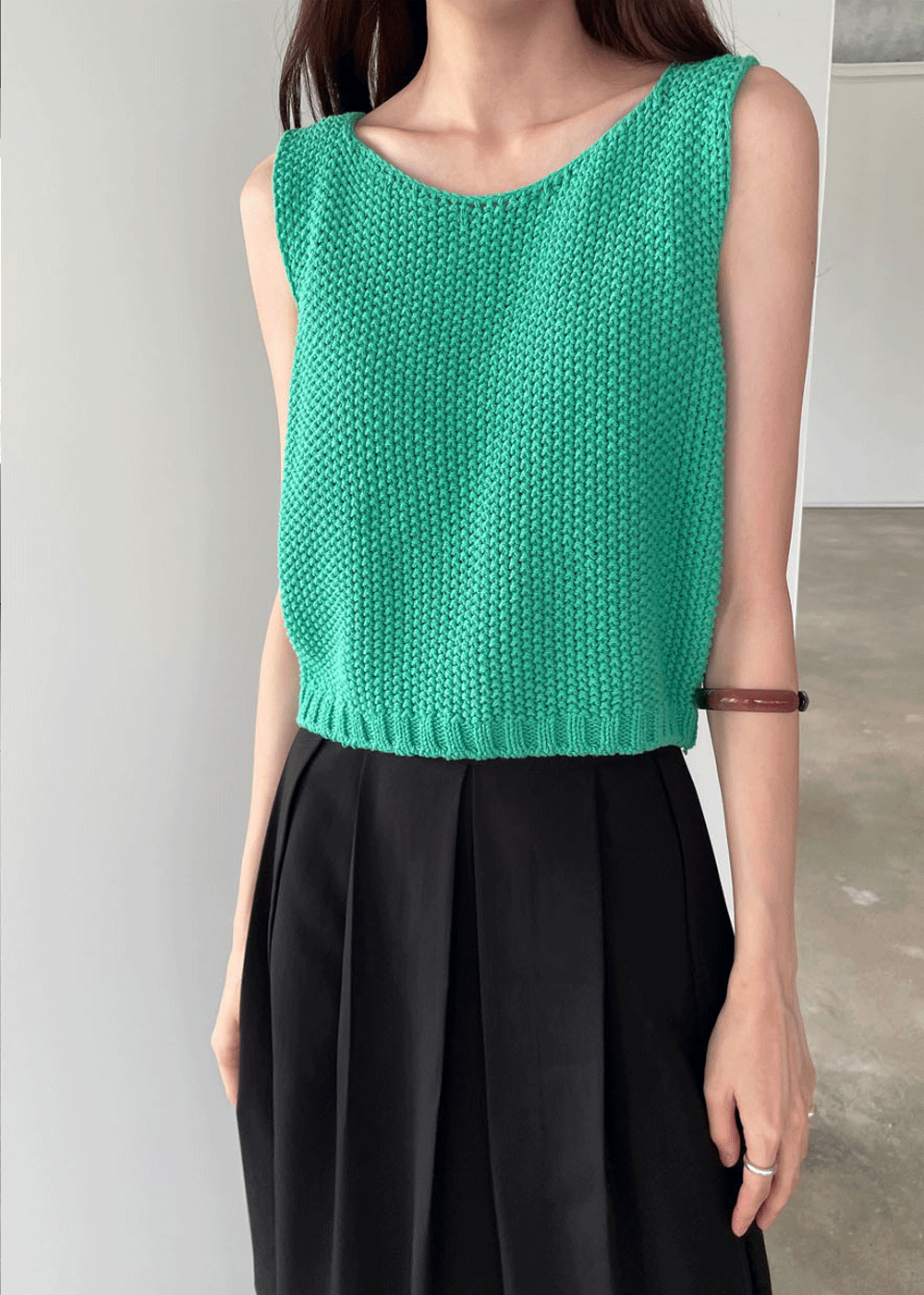 Pop two-way knit sleeveless