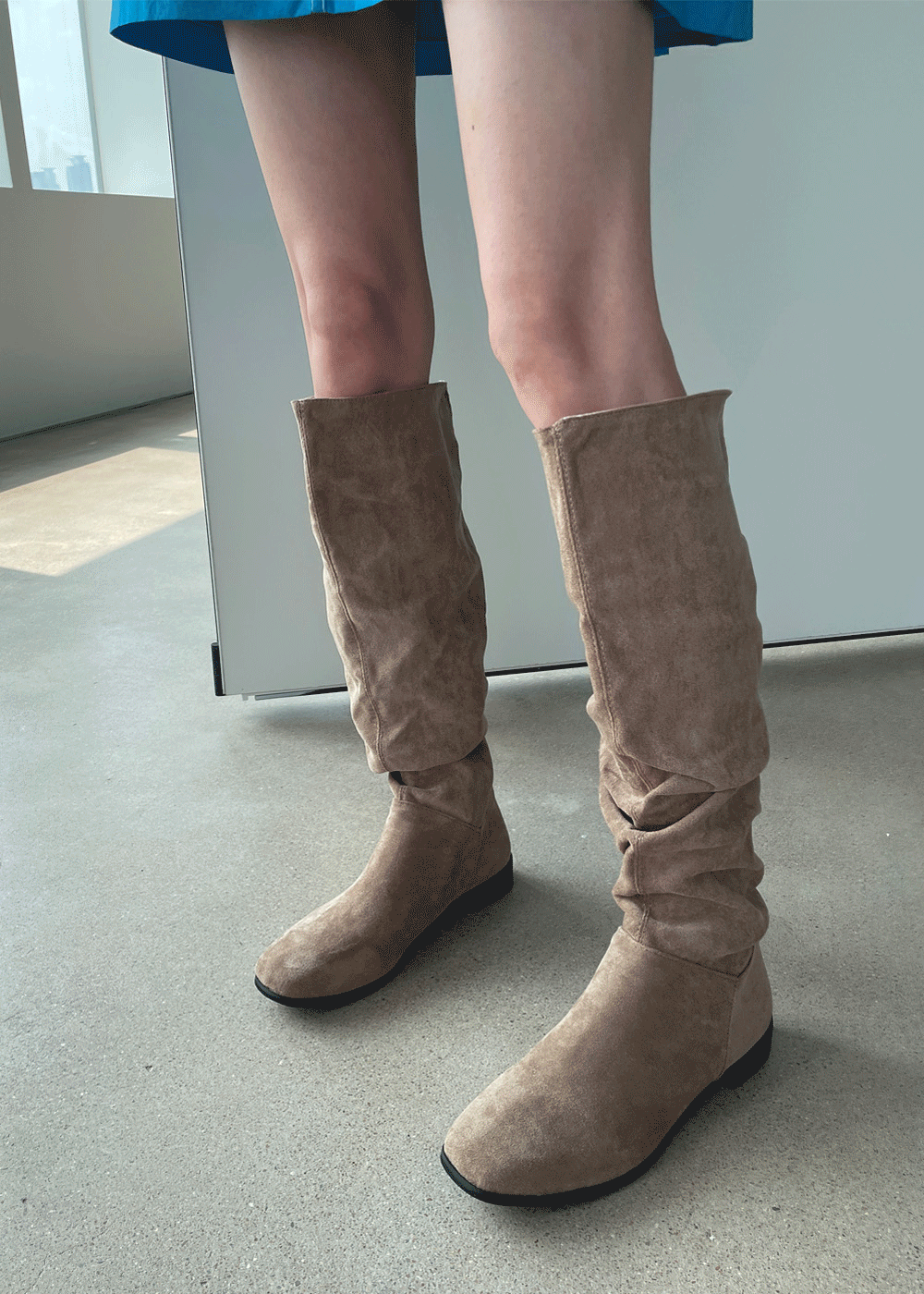 Shirring suede boots