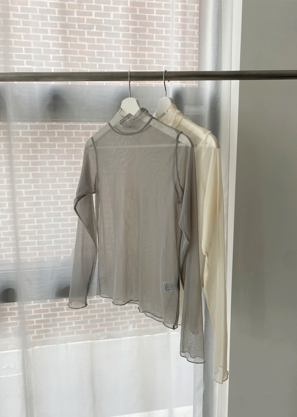 Curly highneck see-through Tee