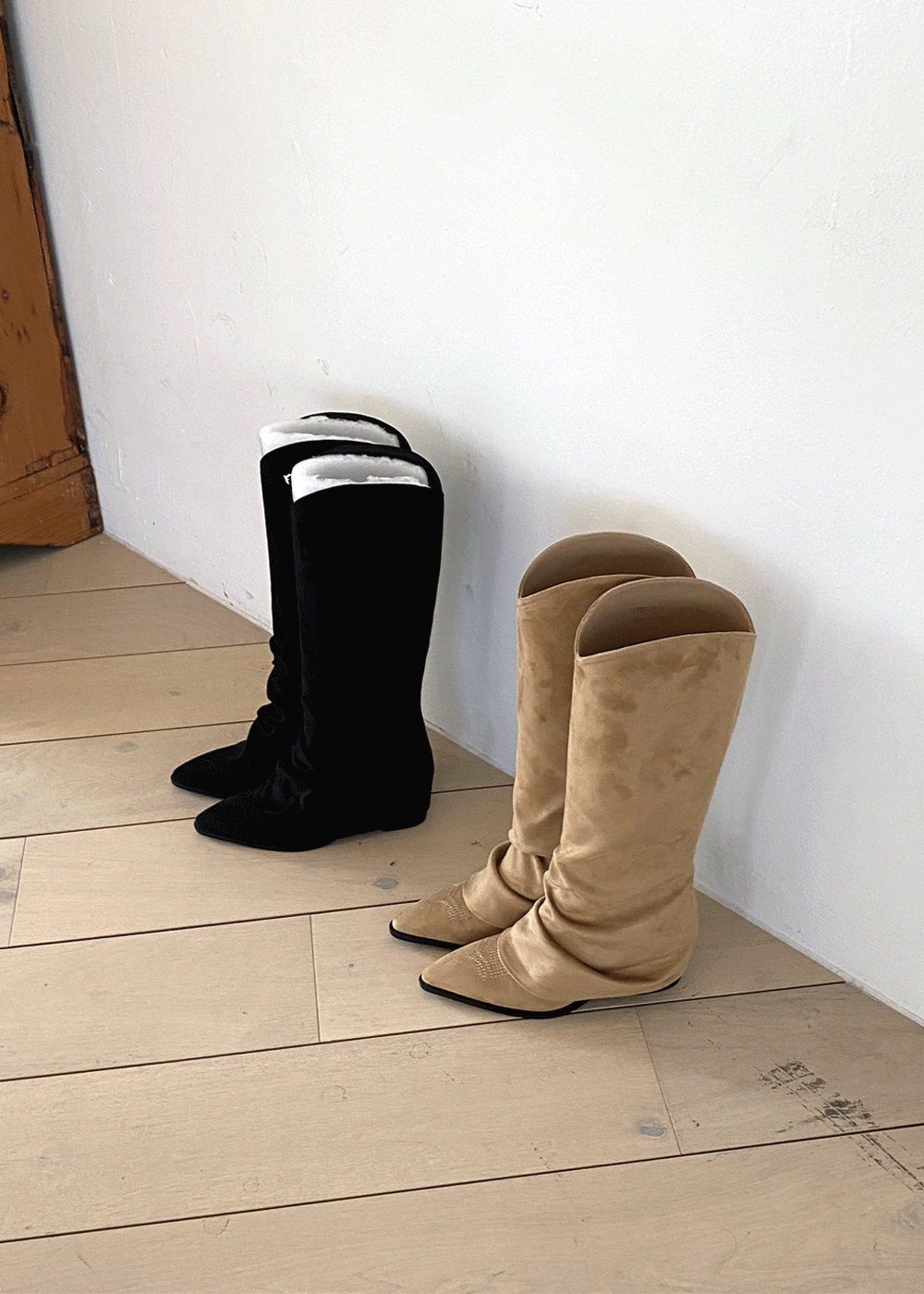 Suede shirring western boots