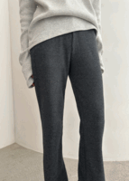 A golgi boots-cut banding pants